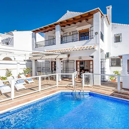 Linda Casa Con Piscina Blanes