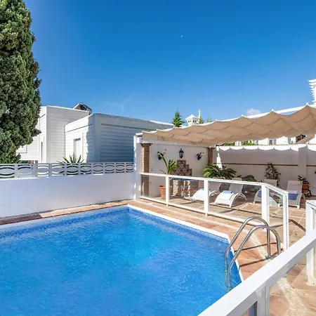 Linda Casa Con Piscina Blanes