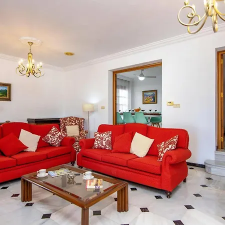 Linda Casa Con Piscina Holiday home *